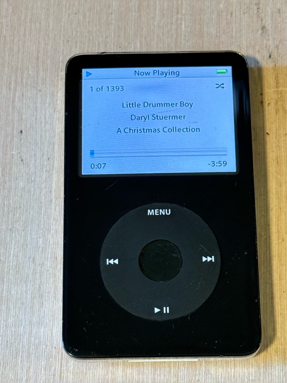 iPod 5thGen 80GB A1136 Center Button Issues 6-8hr Batt w/Char-1393Song Read Info